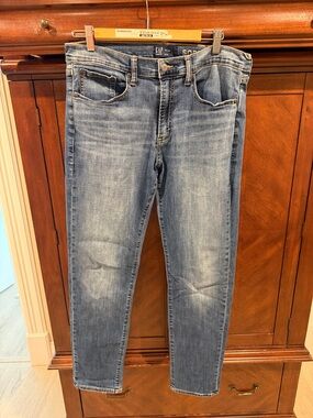 GAP Slim Men’s Denim Jeans in Washed Blue